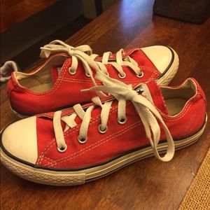 Red size 2 girls converse